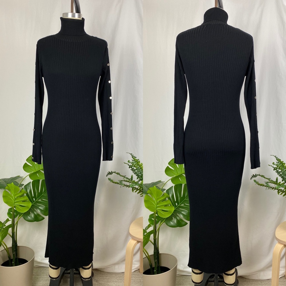 (D-07) Ribbed Maxi Dress with Button Details